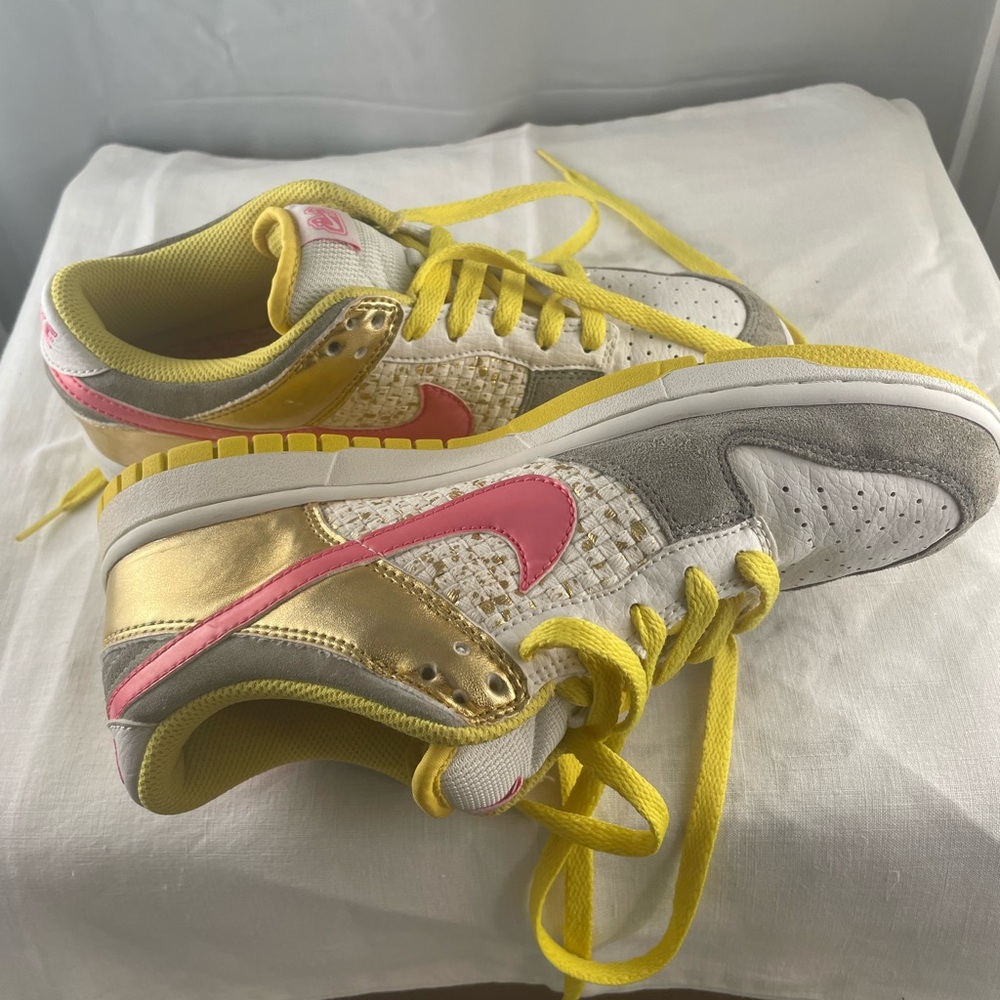 Nike White and gold Sneakers